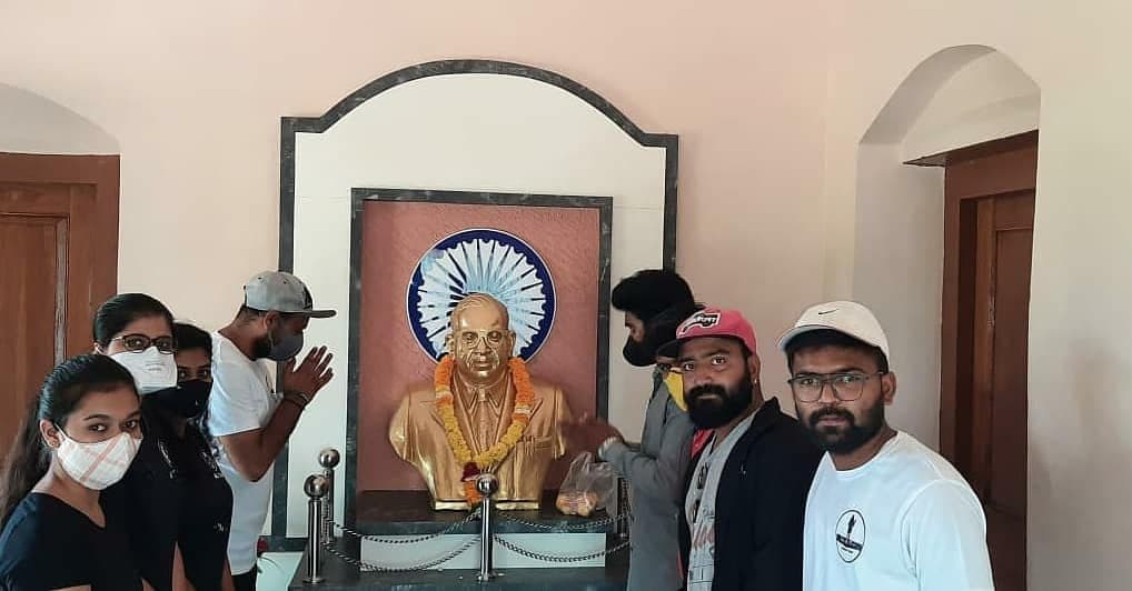 Volunteers at the Laling–Landor bungalow, May 2021