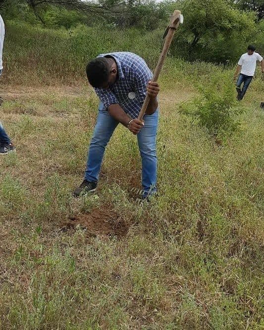 A volunteer digging for seed-sowing at Laling–Landor, 2021