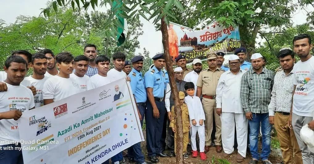 Volunteers sowing seeds at Laling–Landor, 2021